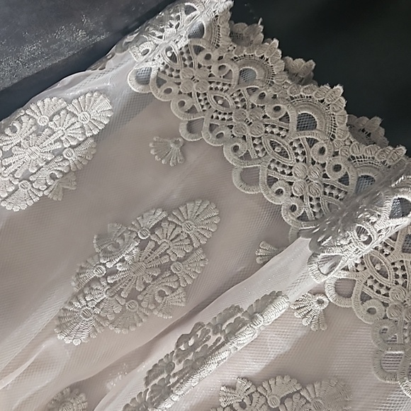 BEBE Fit and Flare Mauve Pink Embroidered 3 Layer Skirt womens size 6 NWT - Picture 2 of 12